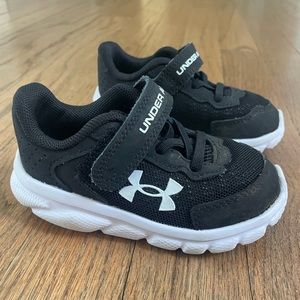 Under Armour size 5 toddler sneakers